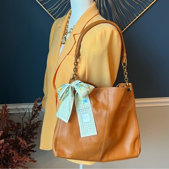 Elegant Currie & Pelle Tan Leather Handbag with Gold Accent - Picture 10 of 11